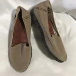 Crocs Women Shoe Stretch Sole Skimmer Size 6 Brown Loafer Pre Owned. Fixed Price $35.00.